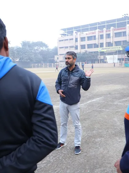 Ajay Ratra interacts with our coaches and players, sharing his professional insights. These opportunities are vital for our players to understand the pathway from academy cricket to the national stage.