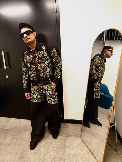 A full-length look at my outfit for the Mauritius show. Fashion and music go hand in hand.