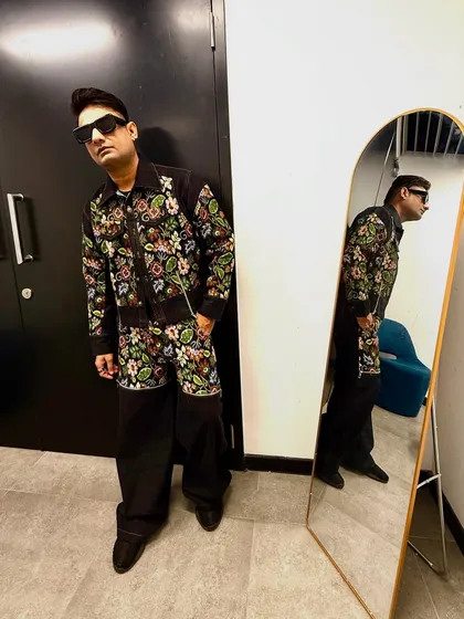 A full-length look at my outfit for the Mauritius show. Fashion and music go hand in hand.