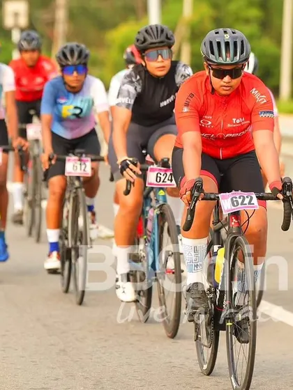 The women's peloton, a colorful and competitive group.