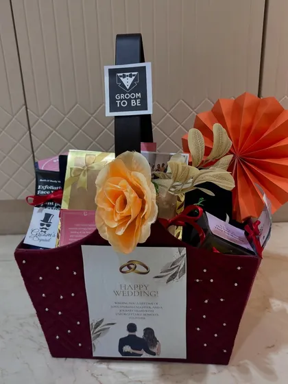 Another angle of the groom-to-be hamper, showing the thoughtful arrangement of gifts and the "Happy Wedding" card. It’s a sophisticated gift for any groom.