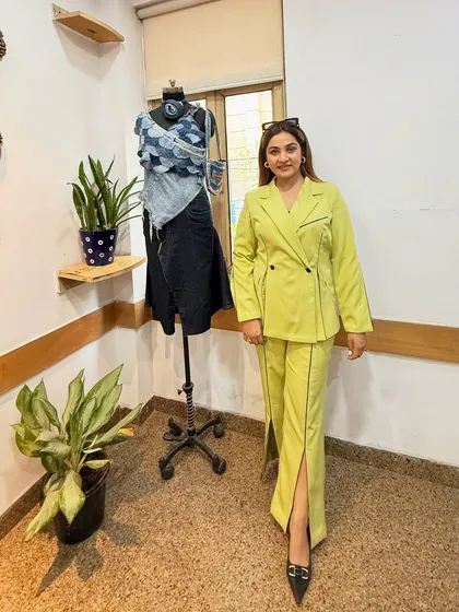 Another shot from the workshop. My goal is to teach students that style is about more than just clothes; it's about understanding silhouettes, proportions, and how to create a look that feels authentic.