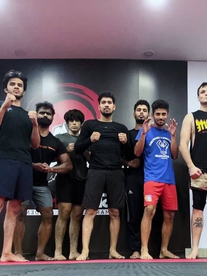 Another look at our evening grappling class, led by one of our expert coaches.