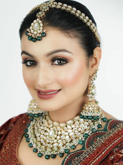 This bridal portrait showcases a classic look with beautifully defined eyes and a matte lip, a versatile style that you will master in my comprehensive makeup artistry course.