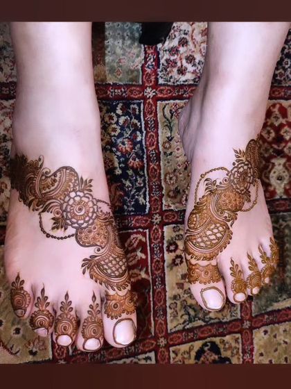 Hajira Mehendi Artist - Mehndi Artist Services Elegant Foot & Leg Mehndi photo 9