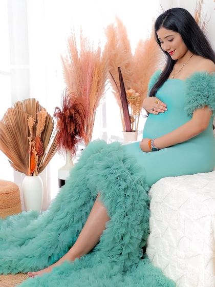 These portraits feature a lovely mint-colored ruffled gown, perfect for creating a soft, serene, and elegant maternity look.