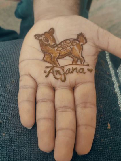 Another look at the groom's mehendi with the baby deer and the bride's name. Such a heartfelt design.