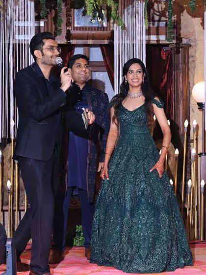 A fun, interactive moment with the couple on stage, bringing out their personalities and sharing their story with the guests.