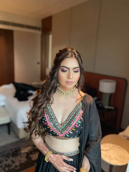 Unveiling Celestial Chic! A look that plays with my favorite hue, pink. This pink smokey eye is a great option for a guest who wants a trendy and glamorous look.