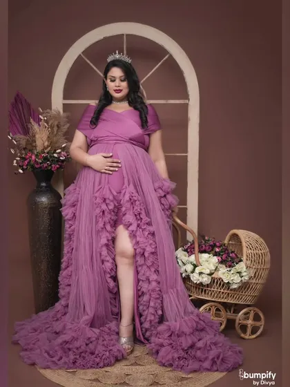 A powerful and confident pose. The mom-to-be stands tall and proud in her royal attire, ready to welcome her little one.