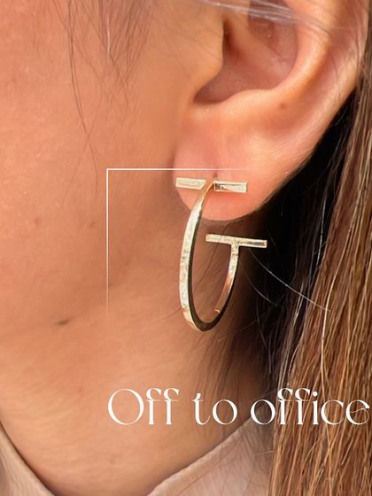 These T-bar gold hoops are the perfect accessory for the office. Their clean lines and modern design add a touch of sophistication to your professional attire.