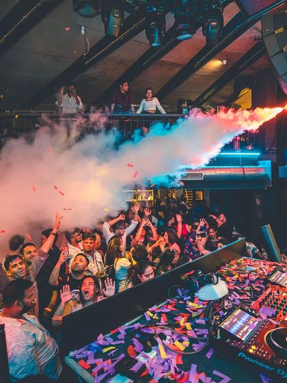 A CO2 cannon blast right from the DJ console, enveloping the front rows in smoke and confetti. It's an immersive, front-row experience.