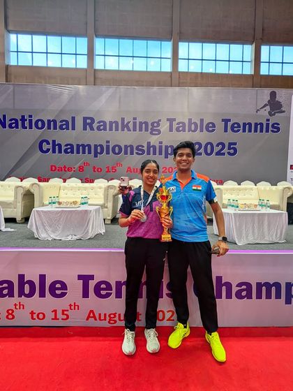 Yashashwini and Divyanshi with their medals from a National Ranking Table Tennis Championship. Even when it's not our best result, the fighting spirit is always there.