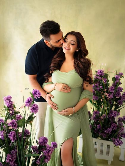 Surrounded by flowers, this couple shares a sweet kiss. It’s a romantic, garden-like setting right in my studio.