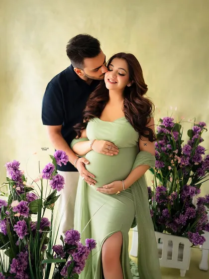 Surrounded by flowers, this couple shares a sweet kiss. It’s a romantic, garden-like setting right in my studio.