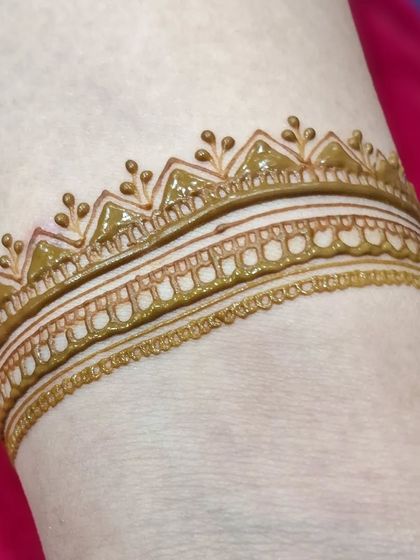 Minimalist & Dainty Henna photo 6