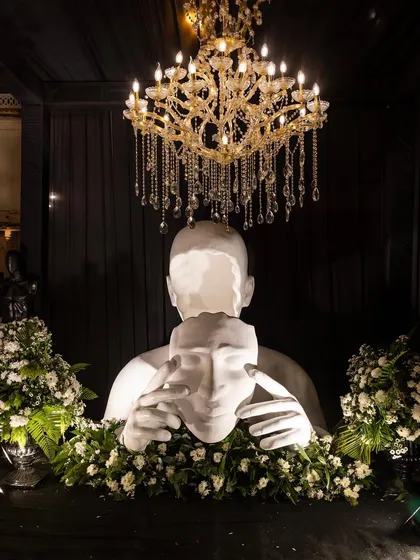 A crystal chandelier adds a touch of timeless glamour, contrasting beautifully with the contemporary art piece. I use lighting to highlight these details, creating focal points that draw the eye.