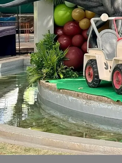 This shot shows how I integrate the theme with the venue's existing features, like this water element.