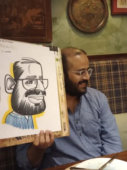 Another angle of the guest with his caricature.