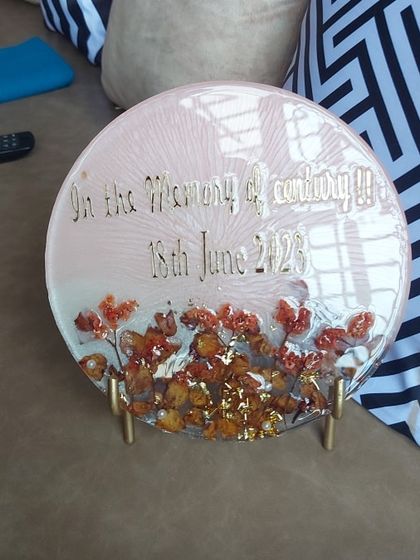 A final look at the memorial plaque, a piece I made with a lot of care and respect. Creating art that helps people remember and heal is a very meaningful part of my work.