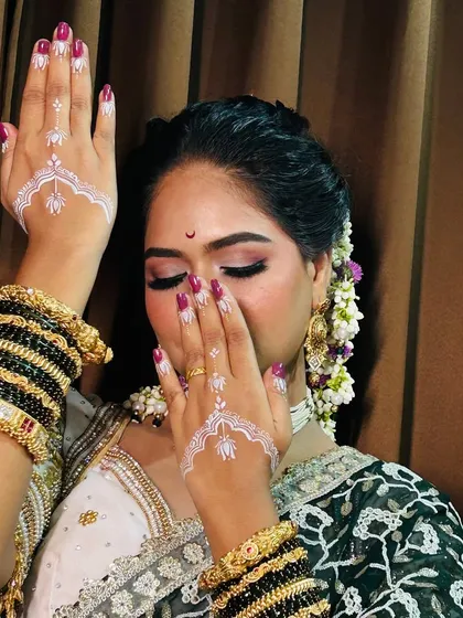 White henna is a fantastic choice for parties and photoshoots. It creates a stunning, temporary look that stands out beautifully against the skin, especially when paired with traditional attire and jewellery.