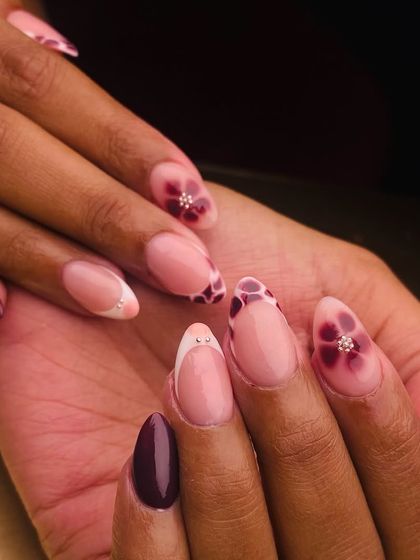 Artistic & Themed Nail Art photo 5