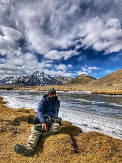 On expedition in the high-altitude landscapes of the Himalayas. My tours go beyond the usual circuits, taking you to epic locations I know intimately, whether in India or on international expeditions.
