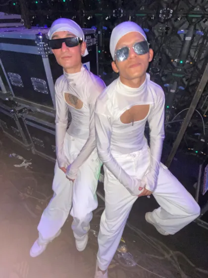 Backstage moments before hitting the stage for a concert. The energy and excitement are unreal. This is the professional world I bring to every project, ensuring a performance that looks and feels epic.