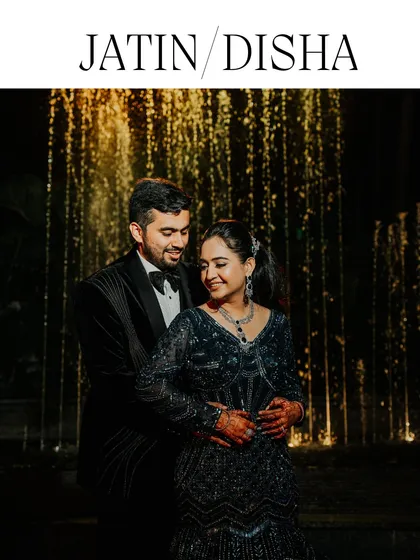 As night fell, the city lights created a magical backdrop for this elegant couple portrait. This shot showcases a more classic and glamorous side of pre-wedding photography, perfect for a sophisticated evening look.