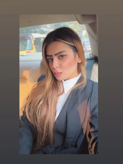 In this outfit, I feel unstoppable. A selfie on my way to court, feeling confident and ready to take on the day's legal challenges.
