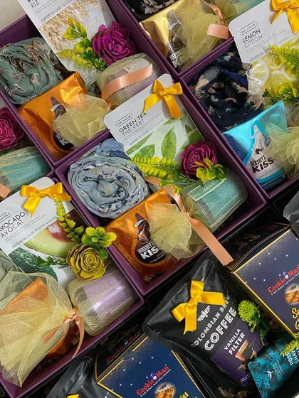 We love creating memorable wedding favours for your guests. This image shows a collection of custom gift boxes we prepared for a wedding, with unique items for men and women, including coffee, scarves, face masks, and chocolates, ensuring every guest feels appreciated.