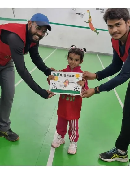 Our coaches presenting the 'Most Valuable Kid' certificate to Kiara. Well deserved.