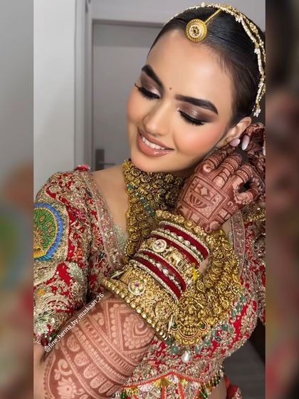 This gallery is dedicated to the final result: the beautiful, dark stain. All these photos are taken after the henna paste has been removed, showing the true color you can expect from my natural henna.