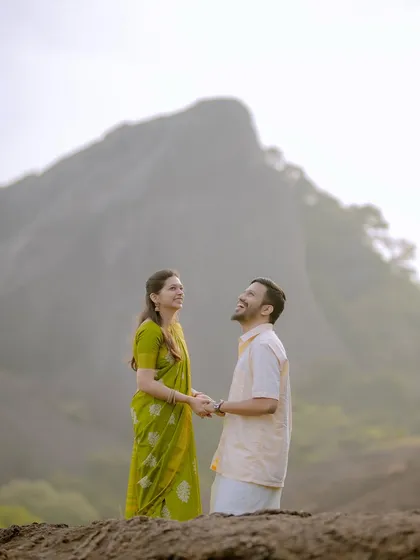 A joyful moment, holding hands and looking up at the sky together. This pose conveys a sense of hope and shared dreams.