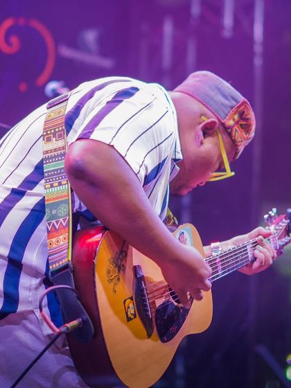 Loysum - Acoustic & Unplugged Performances On Stage: Live Gigs & Events photo 6