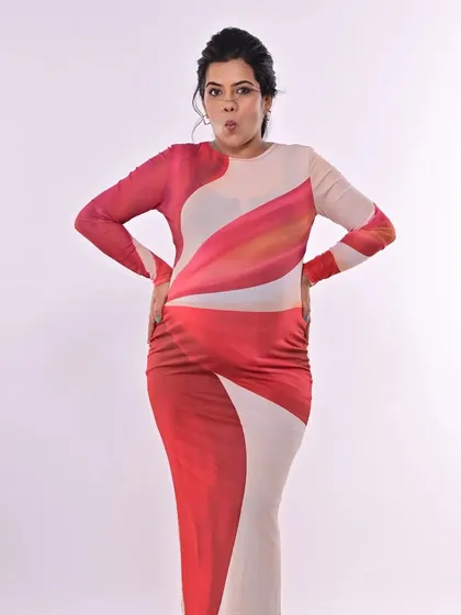 A fun and playful shot from the modern maternity series. The makeup is versatile enough for both serious and lighthearted portraits.