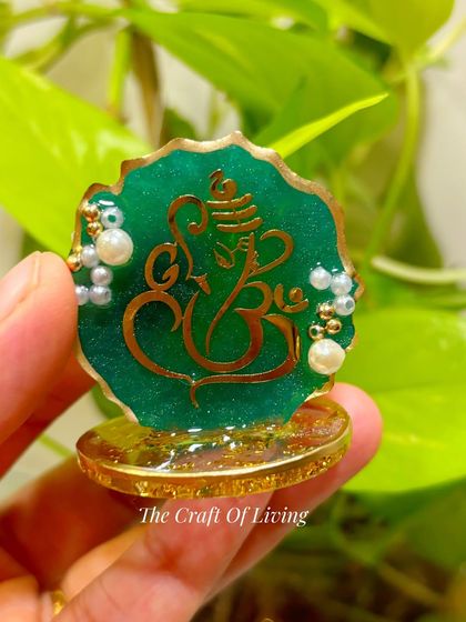 A beautiful emerald green Ganesha standee, adorned with pearls. This divine piece is perfect for your home altar or as a thoughtful festive gift.