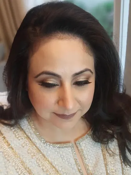Another angle of this sophisticated makeup look, showing the soft shimmer on the eyelids and the expertly blended foundation that provides coverage without looking heavy.