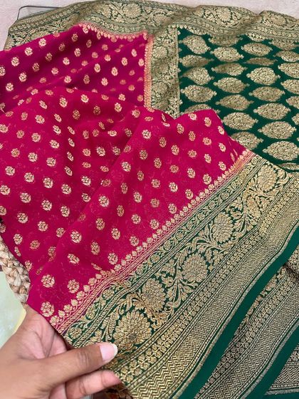 A beautiful rani pink and bottle green pure Banarasi Kadi georgette saree. The contrast is classic and perfect for weddings and festive occasions.