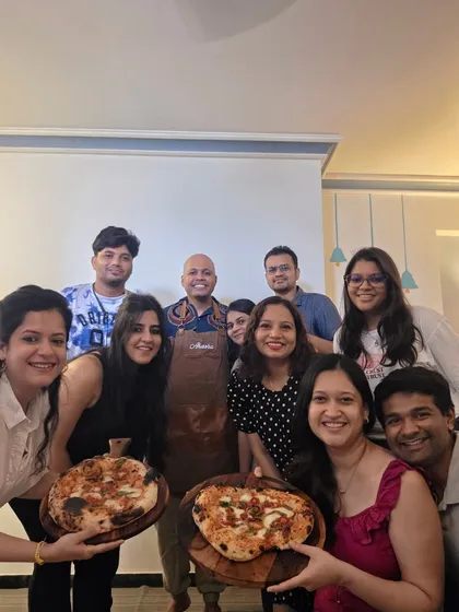 This is what it's all about, happy faces and amazing pizzas. My group classes are a great way to meet new people, get your hands dirty with some dough, and share a fantastic meal together at the end.