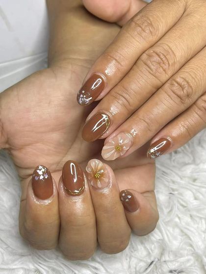 A beautiful brown set with delicate 3D flower and glitter accents. This is a warm and earthy design.