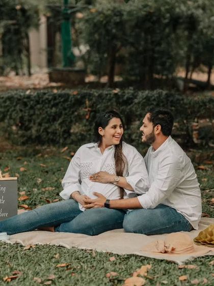 Finding a quiet corner in a bustling city park to just be together. This candid shot is filled with the peaceful anticipation of waiting for their baby.