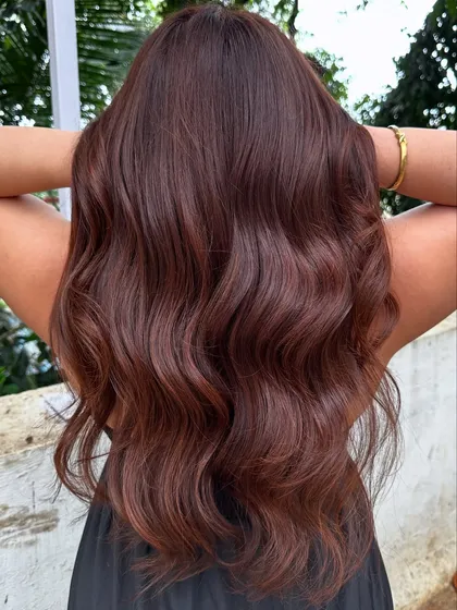Birthday ready with this gorgeous, rich auburn color. It's a full-coverage color that is vibrant and glossy, perfect for celebrating a special occasion.