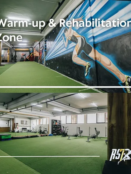 The Warm-up and Rehabilitation Zone. This dedicated turf area, complete with functional training equipment, is where athletes prepare their bodies for intense sessions and work on corrective exercises with our physios.