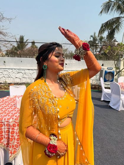 Vibrant Haldi & Mehendi Looks photo 18