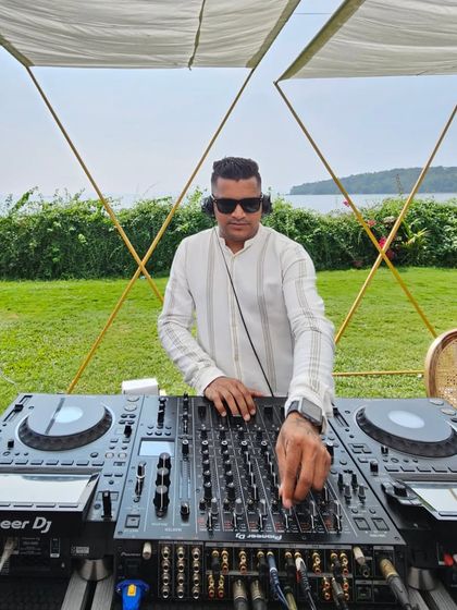 Destination Gigs: I Go Where the Party Goes photo 17