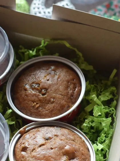 Small Christmas cakes packed in a gift box. I also offer bulk orders in 100g and 250g sizes, which are great for corporate gifting or party favours during the holidays.