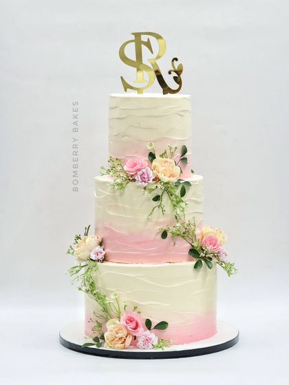 Elegant Wedding & Engagement Cakes photo 20