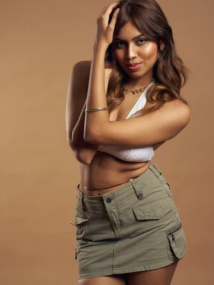 The full look, which feels both glamorous and down-to-earth. The green eyeshadow picks up the tones in the cargo skirt, creating a cohesive and stylish outfit.