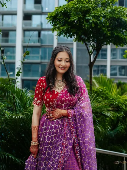 The complete Roka look. The subtle makeup allows the vibrant colors of her outfit to stand out, creating a balanced and beautiful ensemble for her morning ceremony.